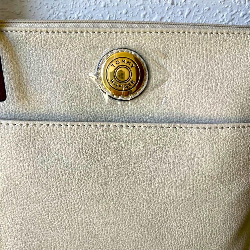 Tommy Hilfiger Crossbody Purse (New with Tags) - Picture 3 of 7